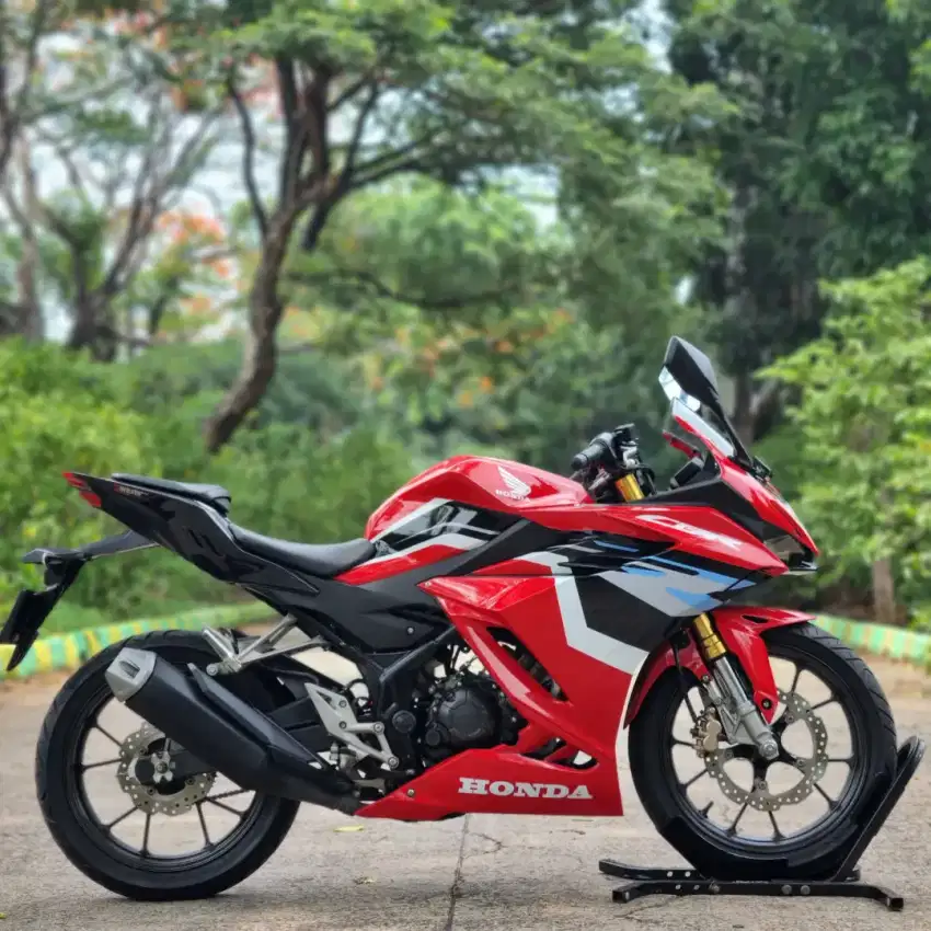 HONDA NEW CBR150R MERAH HITAM 2021 KM 9K PAJAK PANJANG AMAN