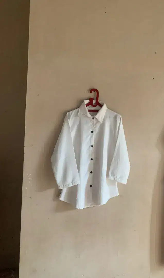 Baju atasan putih