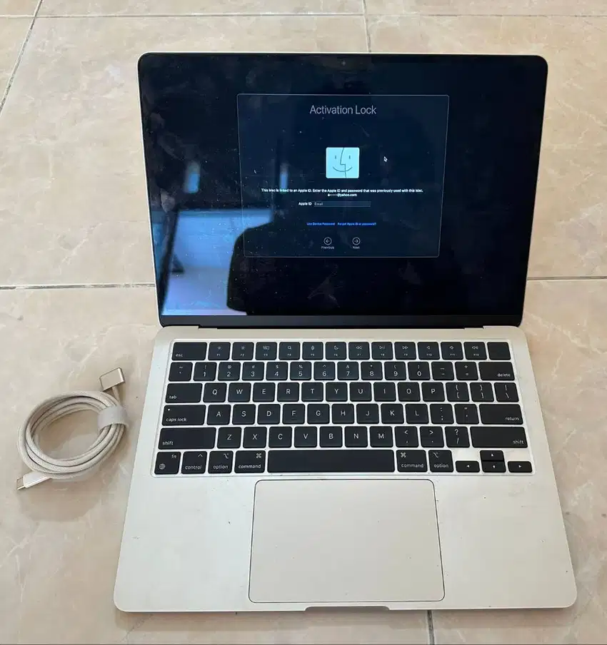 Macbook Air M2 2022 Silver 8/256gb Ex. iBox Lock iCloud/Terkunci