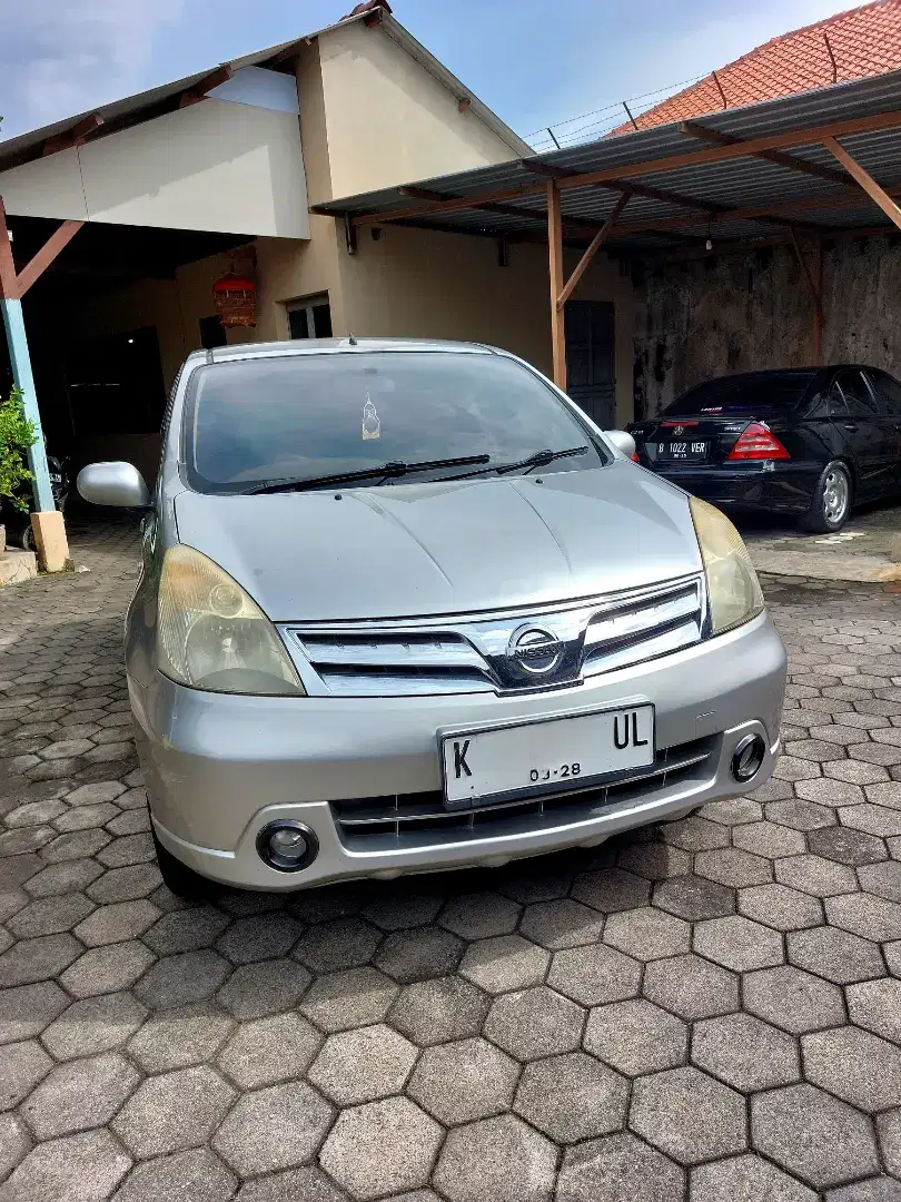 Nissan Grand Livina tipe XV 1.5 AT