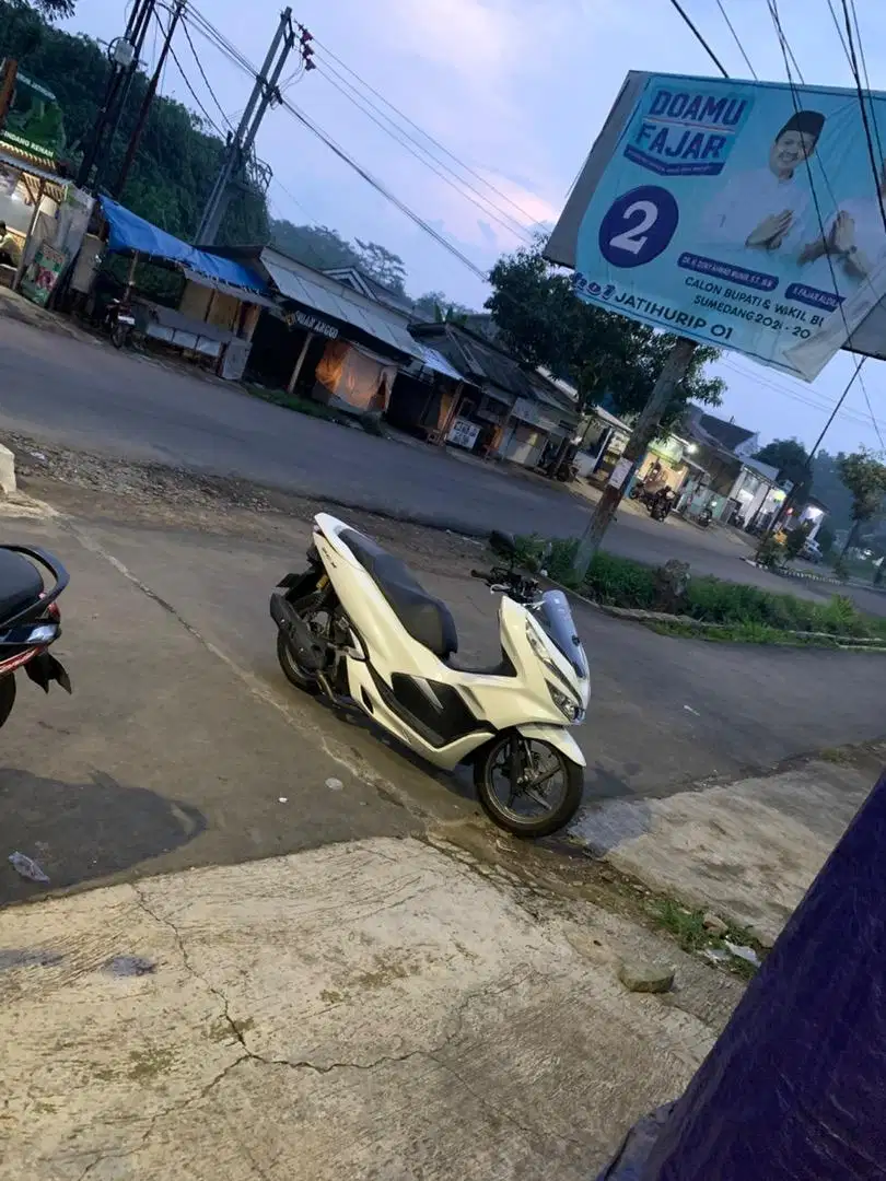 PCX 150 2019. mesin mulus surat lengkap kaleng putih pajak panjang