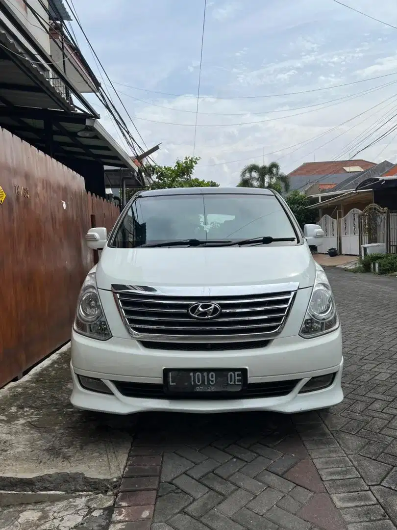 HYUNDAI H1 2014 Putih