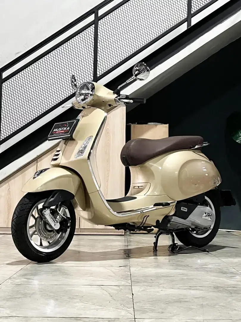 Vespa matic primavera 2020 coklat muda