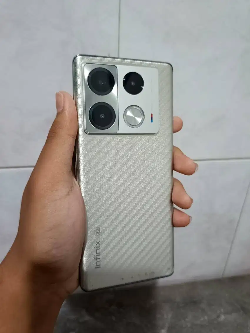 Infinix Note 40 Pro 5G versi BMW