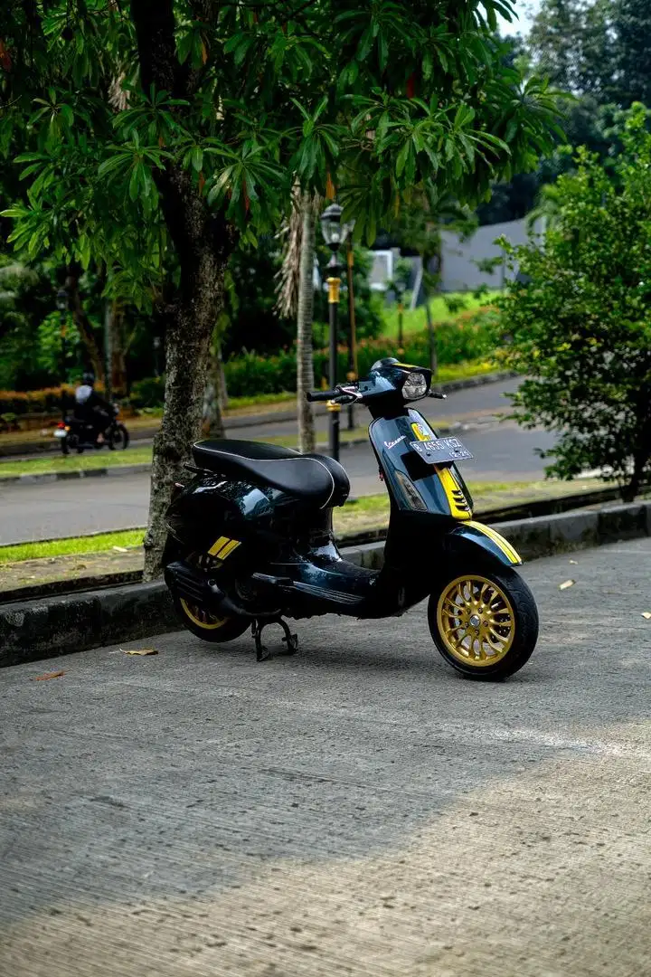 Dijual Vespa Sprint 150 Racing Sixties Limited Edition