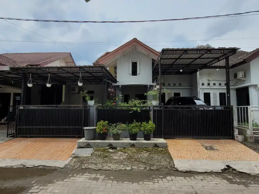 DISEWAKAN/DIJUAL RUMAH NYAMAN DEPAN MASJID