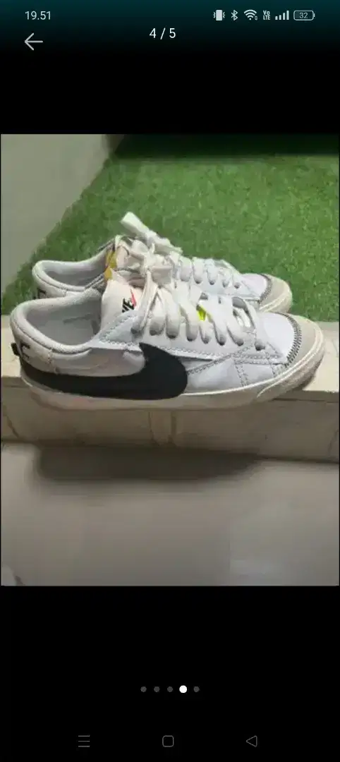 Sepatu Nike ukuran 43 warna putih