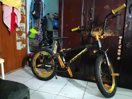 Sepeda model bmx