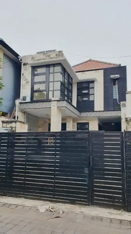 DIJUAL RUMAH SEMI VILLA DI RENON DENSEL