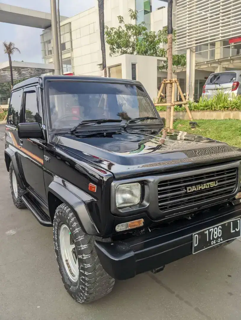 Daihatsu Taft 4x4
Tahun : 1990