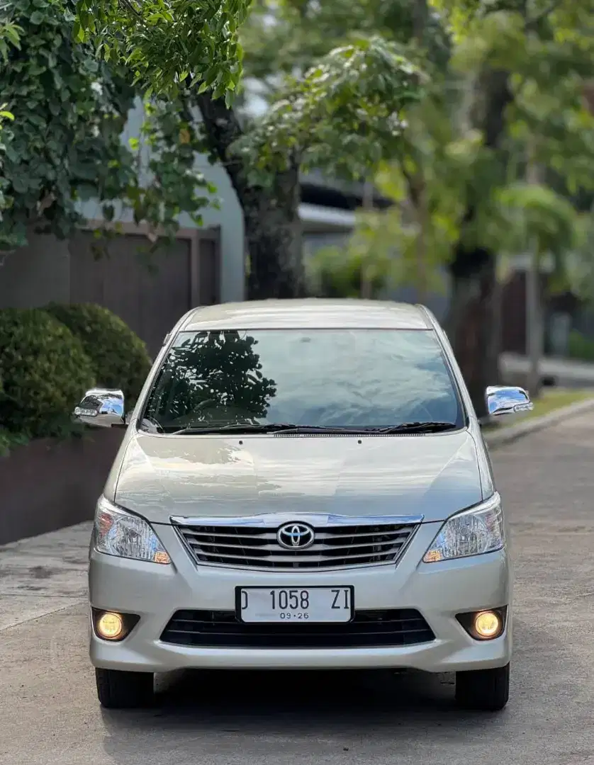 Grand innova G Manual Bensin 2011 ANTiiKk Like New