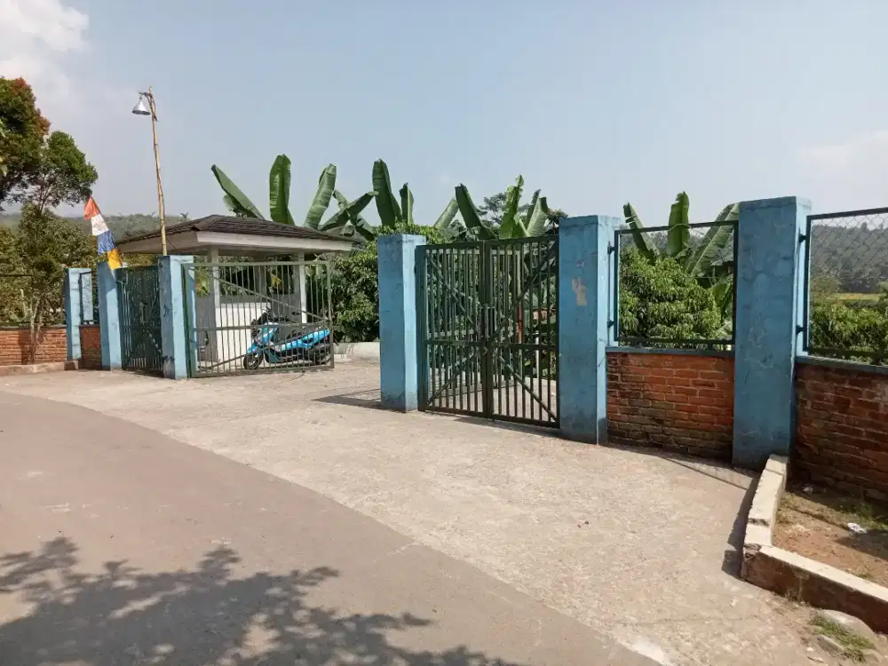 Di jual lhan tanah darat lt 7 hektar lokasi pinggir jln desa