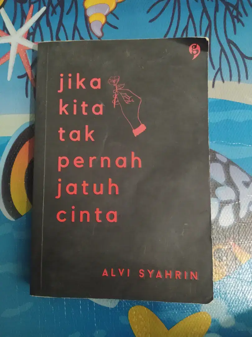 Jika Kita Tak Pernah Jatuh Cinta by Alvi Syahrin