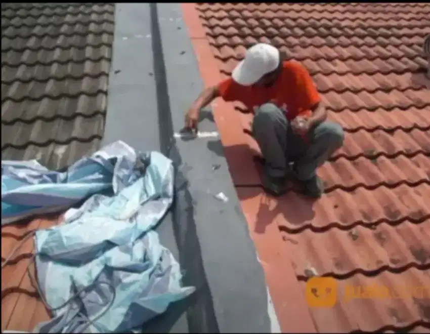 Tukang perbaikan atap bocor dan renovasi rumah Dll.