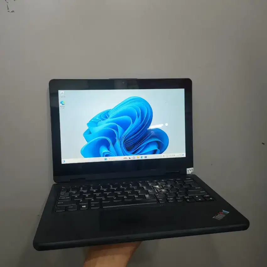 LAPTOP LAYAR SENTUH BISA DILIPAT RAM 8GB