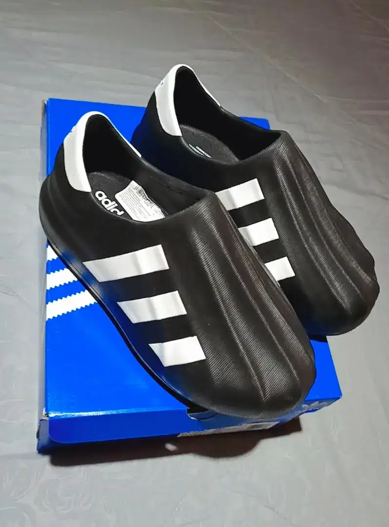 Sepatu Adifom Superstar