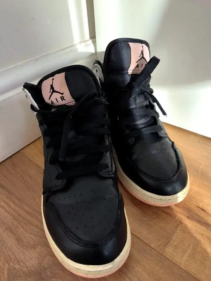 Nike Air Jordan 1 Mid Black Arctic Pink Size 37.5