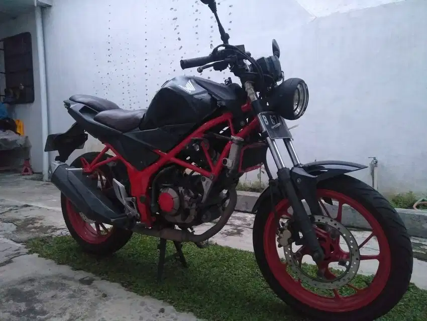 Dijual motor honda Cb150R Streetfire th 2016