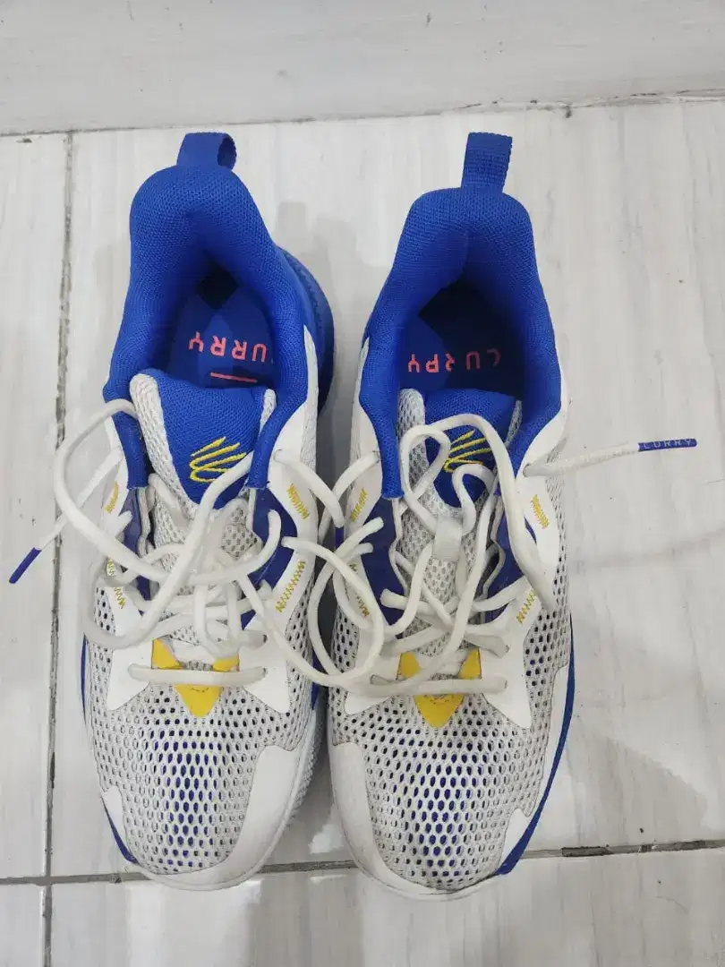 DIJUAL SEPATU CURRY HOVR SPLASH 42,5