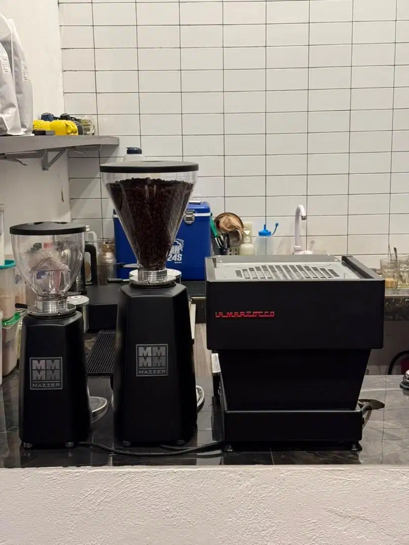 Mesin Kopi Lamarzocco Linea Mini dan Grinder Mazzer