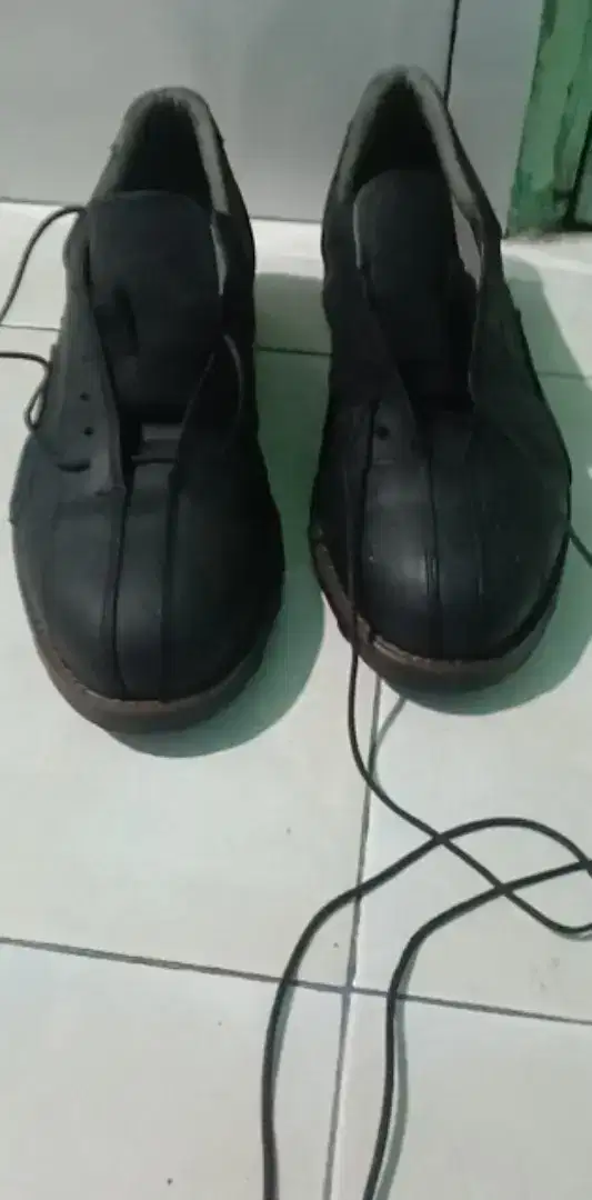 Sepatu pantofel kulit