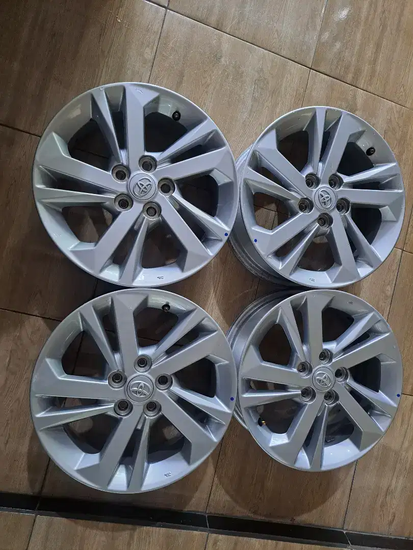 Jual Velg saja oem xenia pcd 5x100 tamba ban 95%