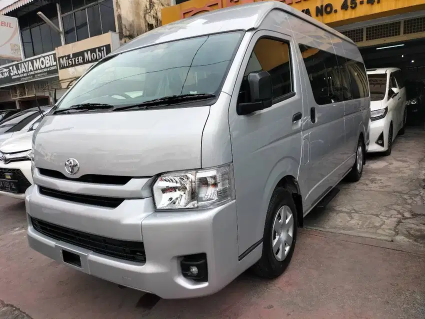 Toyota Hiace Commuter 2024