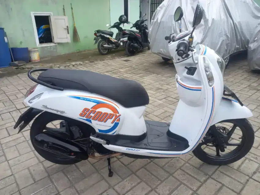 Scoopy 2016 putih