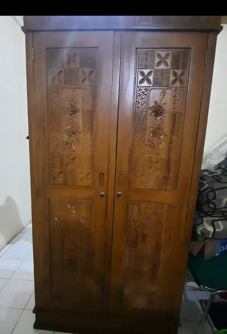 Dijual lemari kayu jati