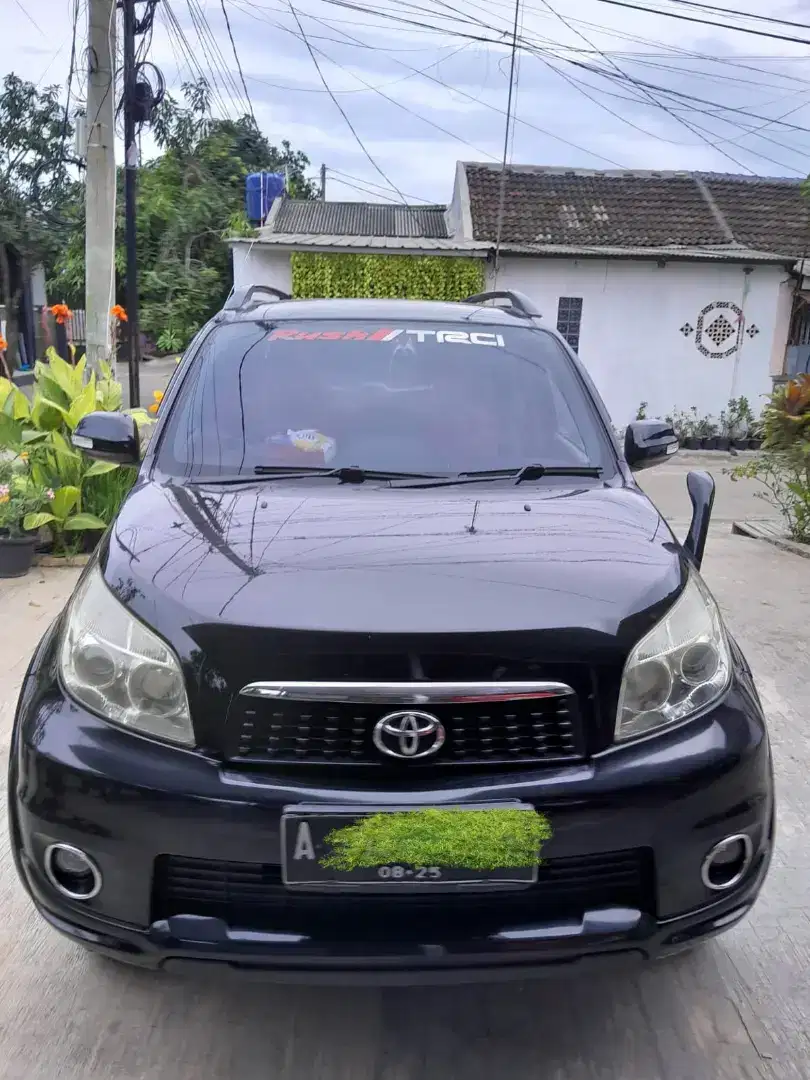 TOYOTA RUSH G A/T HITAM 2012