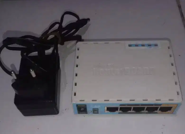 Router Mikrotik RB951Ui-2nd