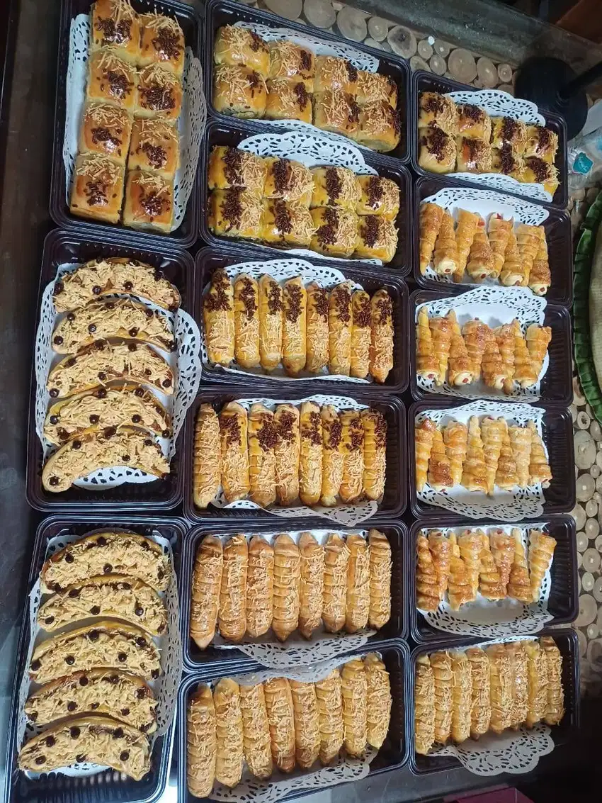 Bolen pisang,strudel,bolen lilit,cum-cum,banana crispy,choco roll