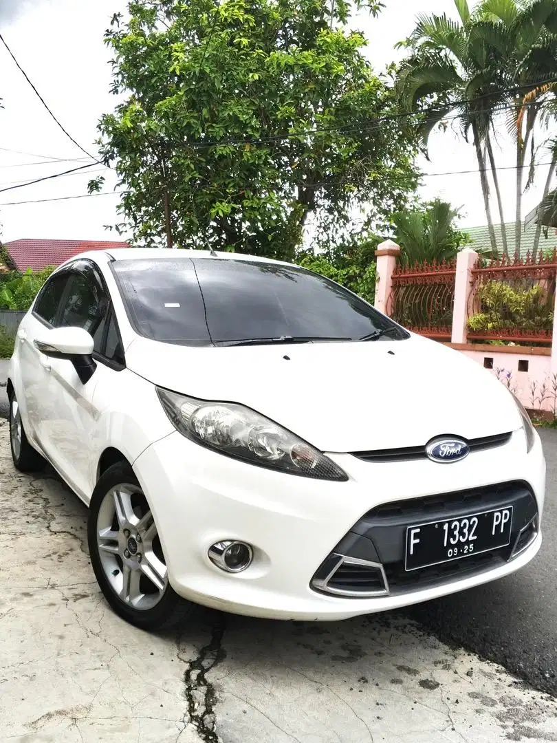 Ford fiesta S manual 2012