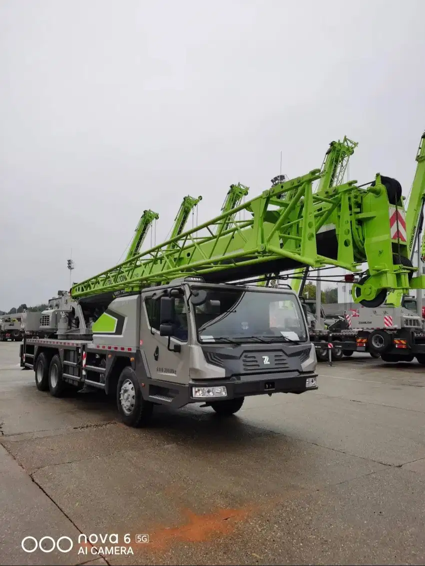 Zoomlion Truck Crane 25 ton ZTC250