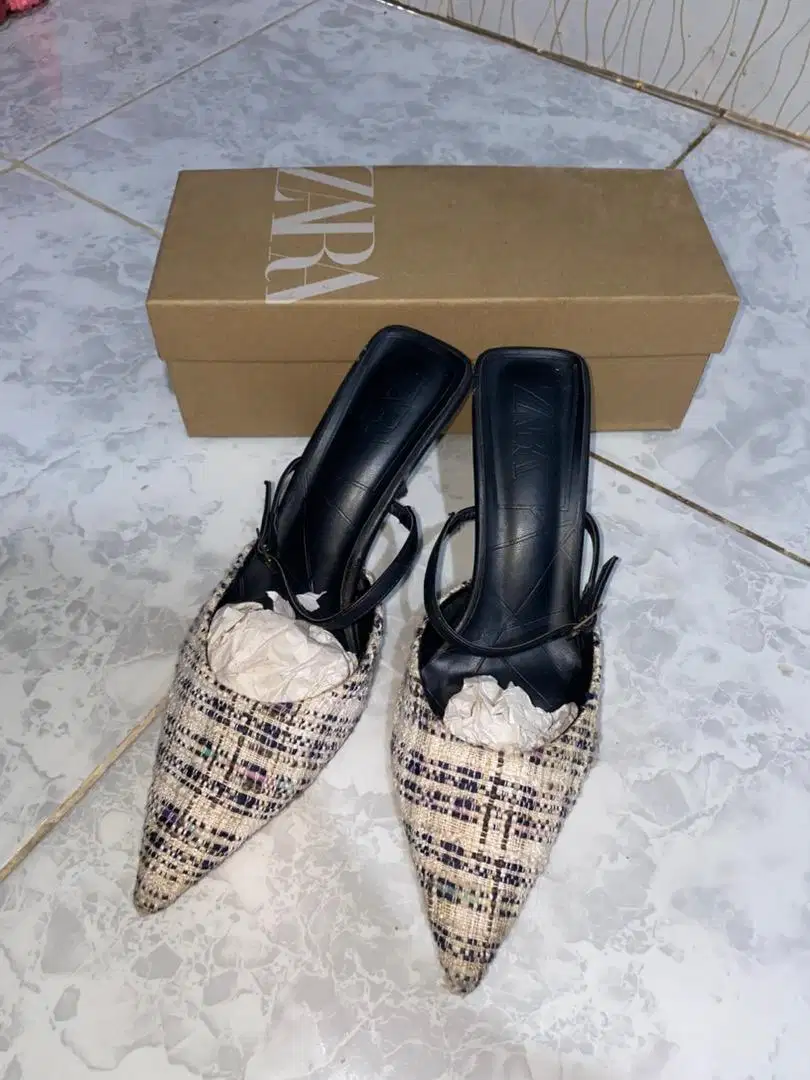 Sepatu ZARA size 40