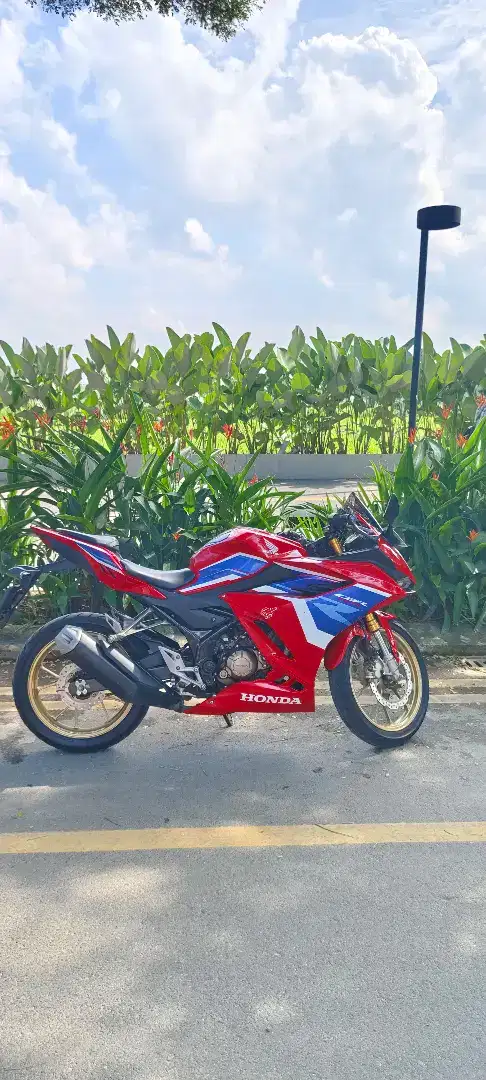 CBR 150 R TRICOLOR 2023 Nego chat