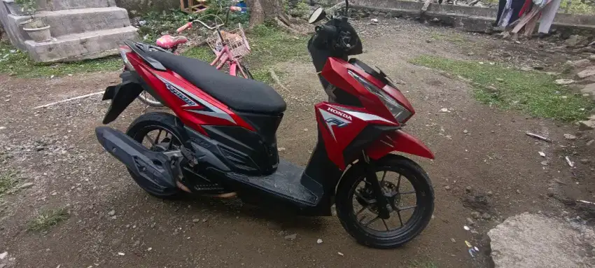 Dijual vario 125 warna merah kondisi mesin ok