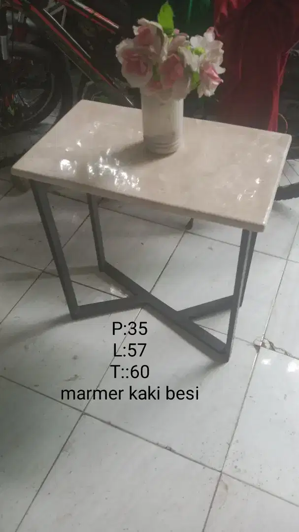 Meja ngopi marmer kaki besi