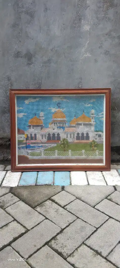 Lukisan sulaman benang strimin kristik Masjid