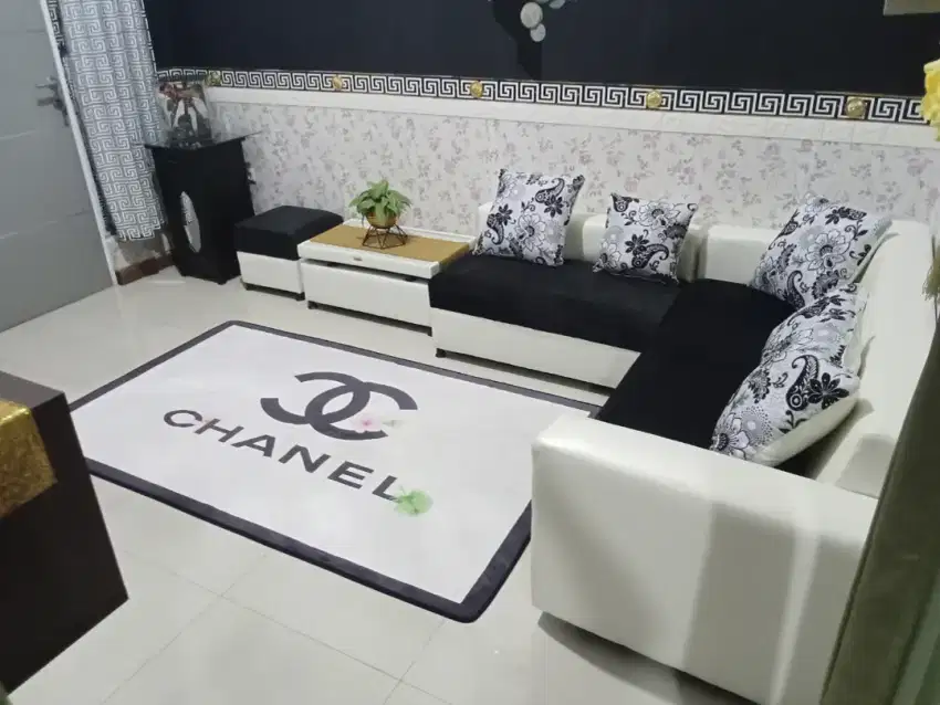 1 set sofa BLACK&WHITE bahan FULL ANTI AIR , DIJAMIN 98 % mulus