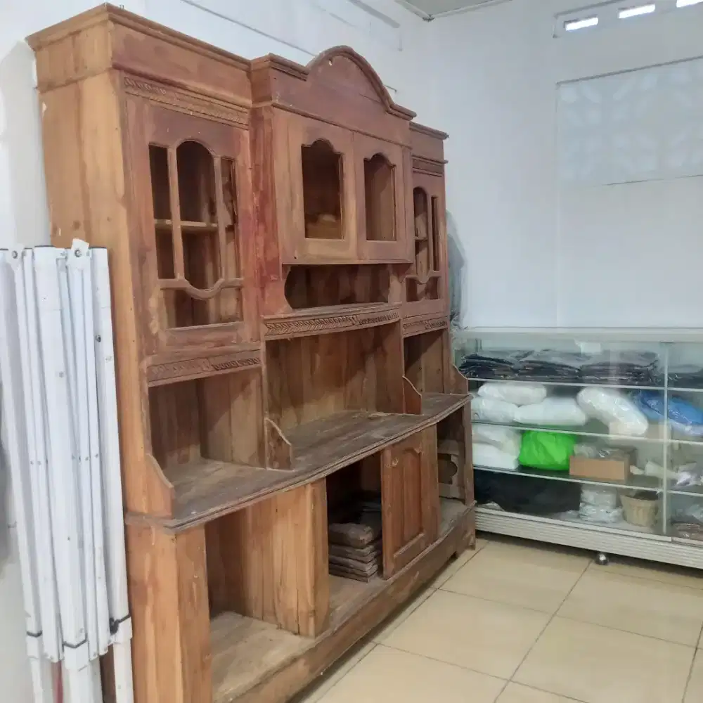 Lemari Kayu Jati