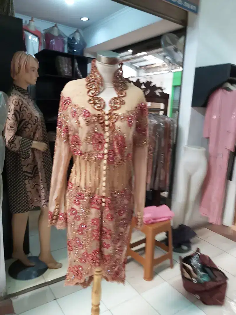 Dijual kebaya Maroon fuul bourci payet swarosky