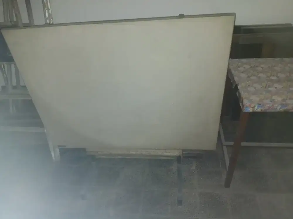 Meja gambar (tidak berikut mesin)