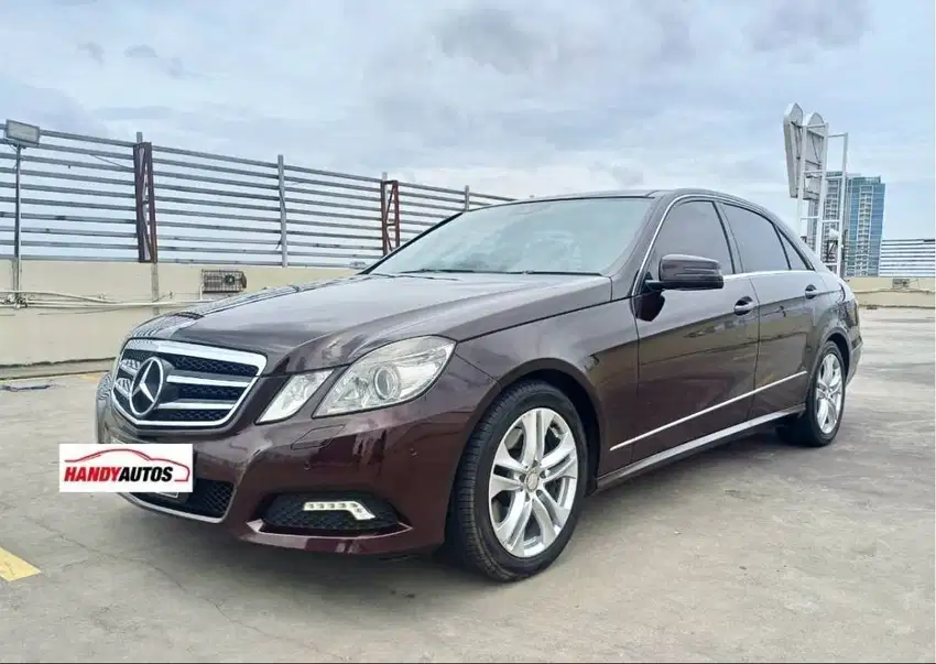 Mercedes Benz E300 Avantgarde Tahun 2010 Automatic Coklat Metalik