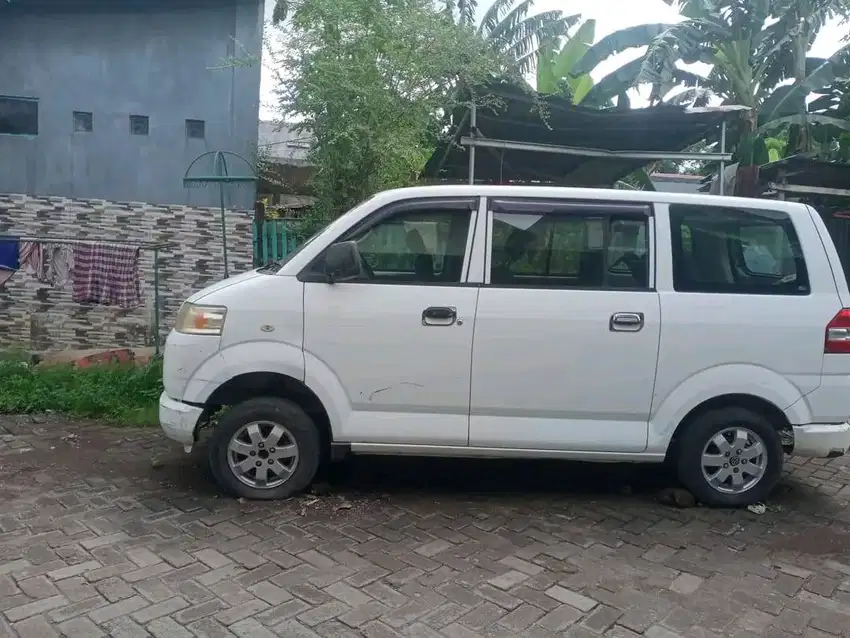 Dijual Mobil Minibus Susuki APV 2010