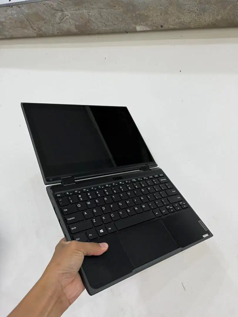 EDISI LAPTOP PELAJAR MODEL KEKINIAN  LENOVO YOGA 300E LAYAR SENTUH