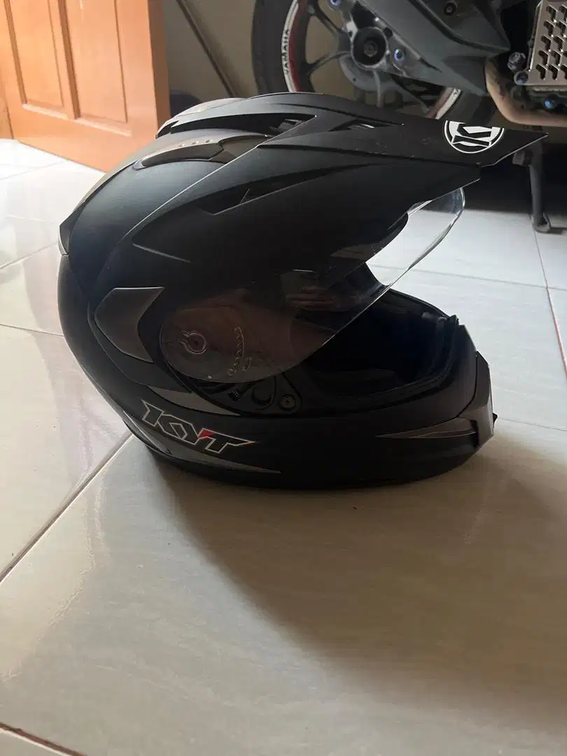 Helm KYT ukuran XL