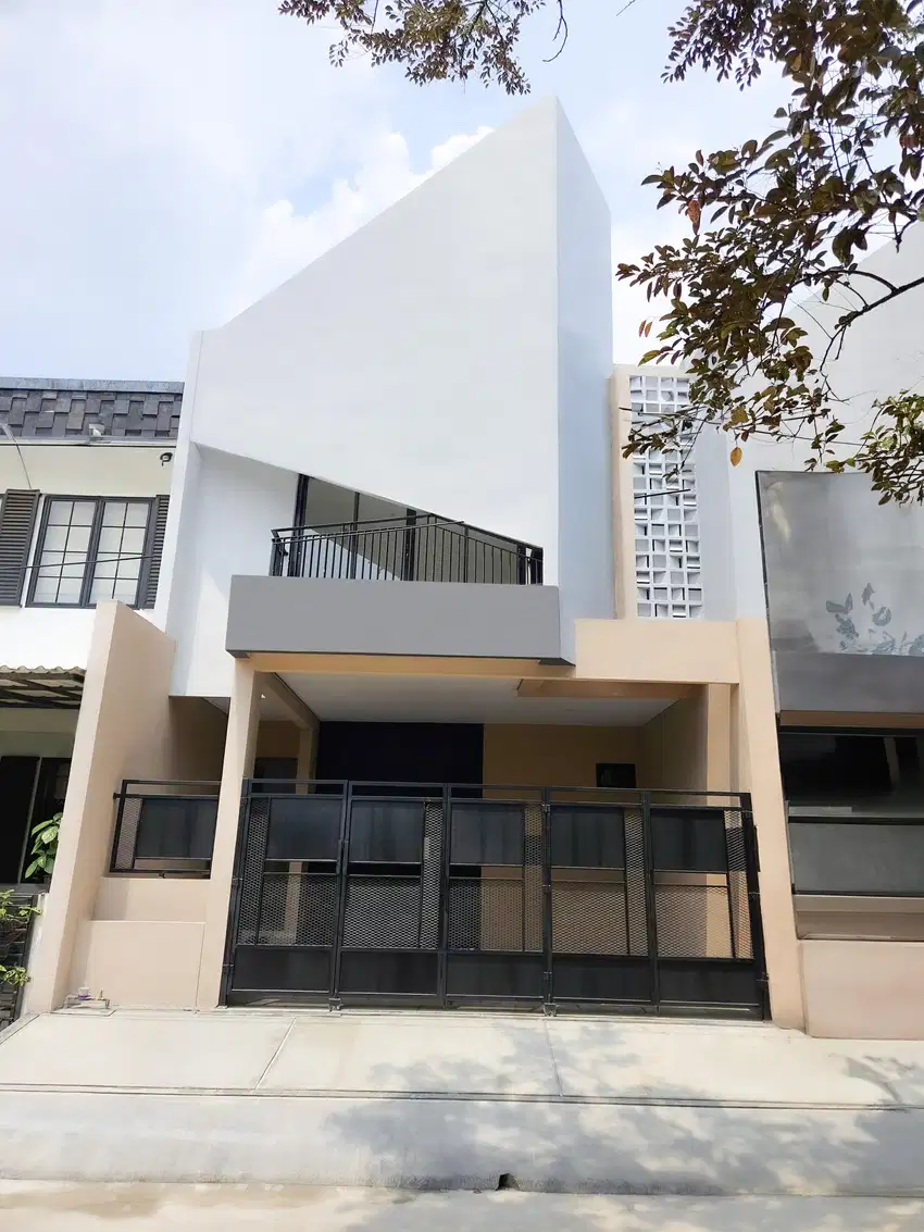 Di jual rumah baru sedang renovasi di dalam cluster