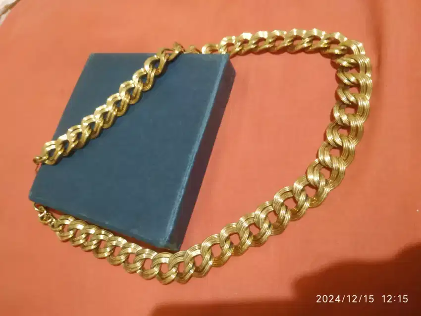 Kalung rantai pendek warna gold yg mewah