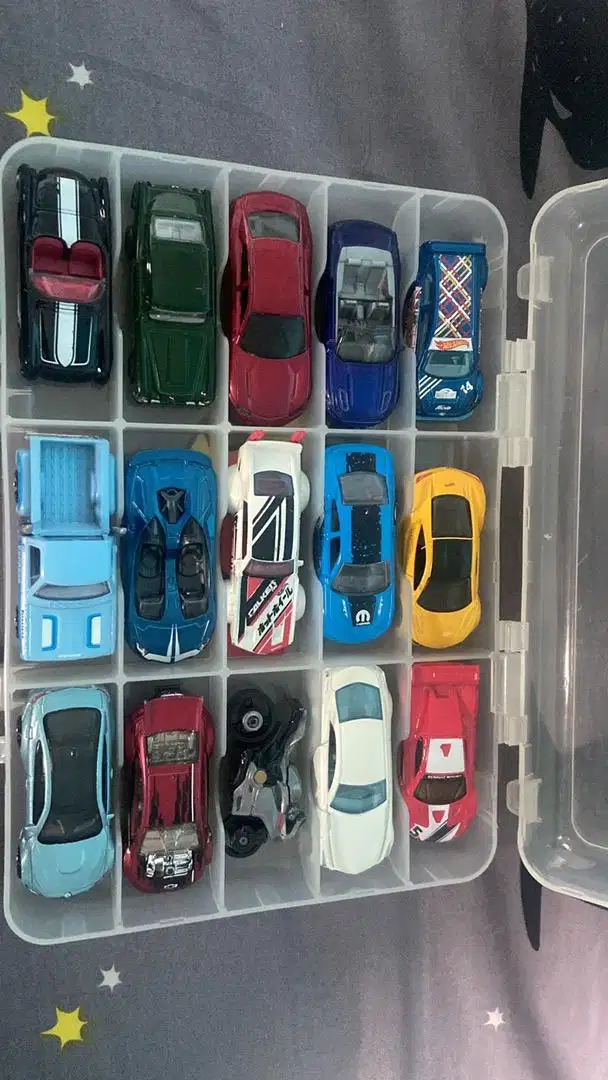 HOTWHEELS 1 BOX ISI 15 REAL CAR